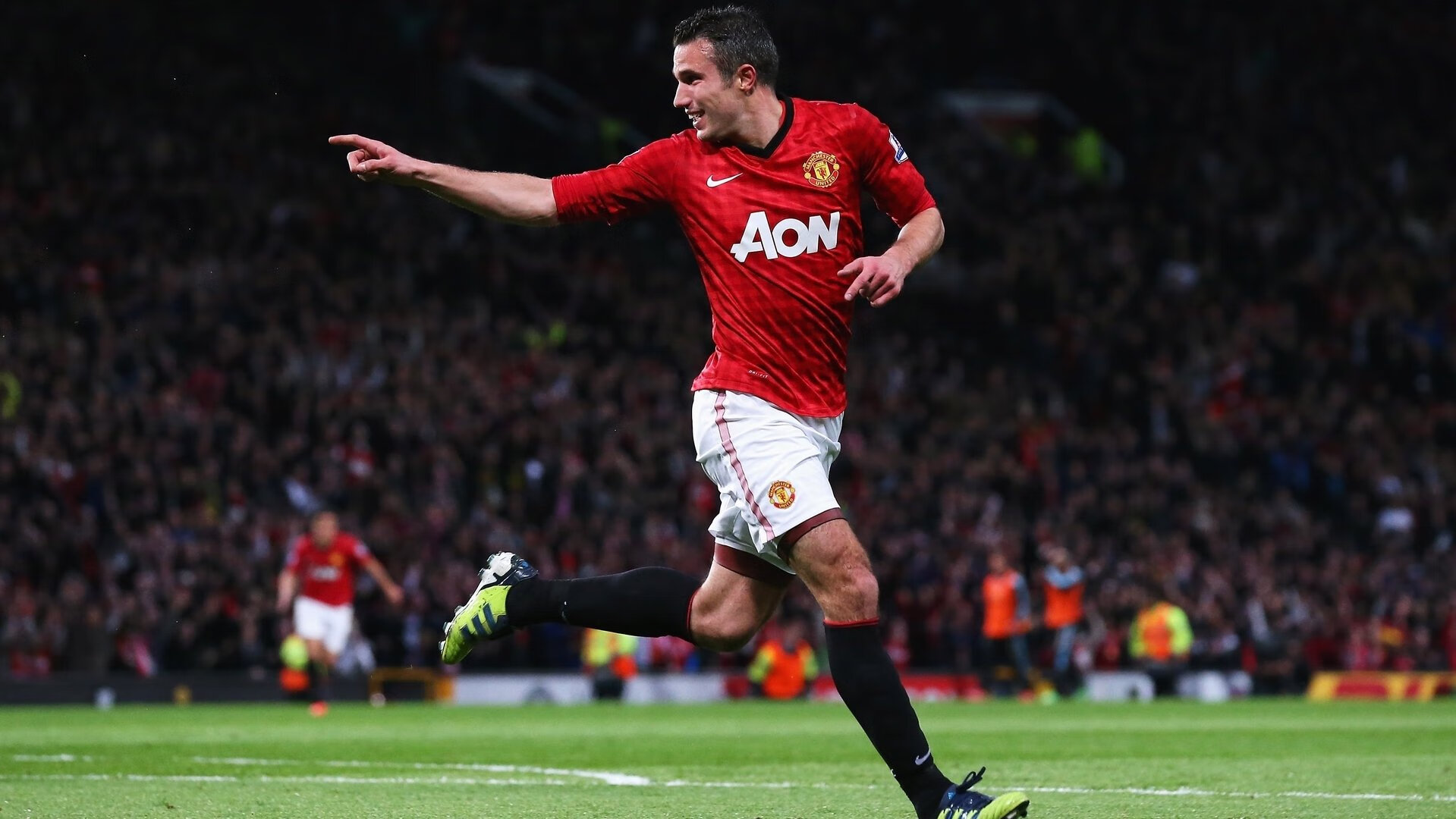 激烈较量在即,球迷们期待双方大比拼,球员们的比拼很热烈,赢得了观众的阵阵喝彩