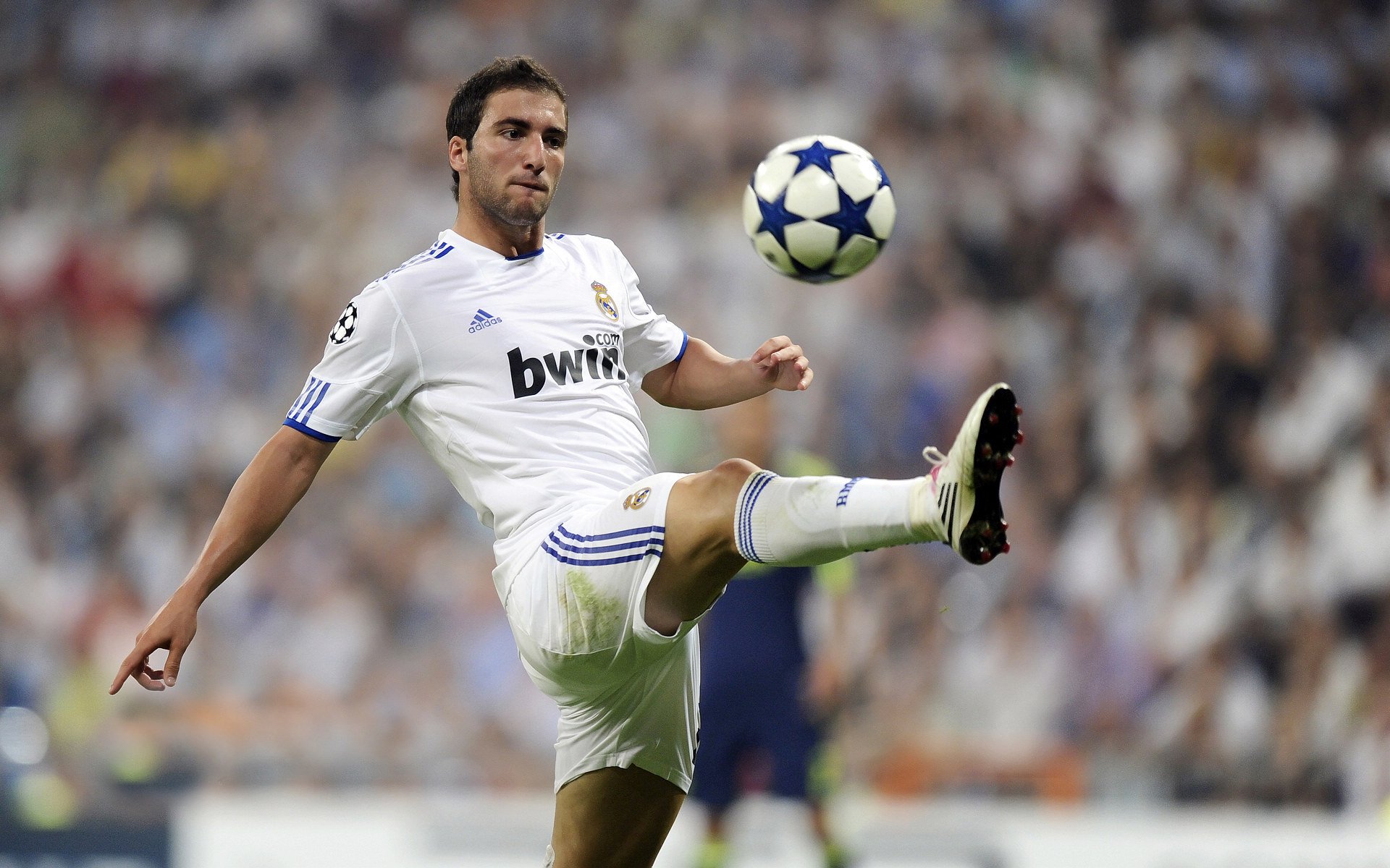 瑞士队前锋苏亚雷斯在巴黎奥运会上表现出色，苏亚雷斯获得欧洲金靴